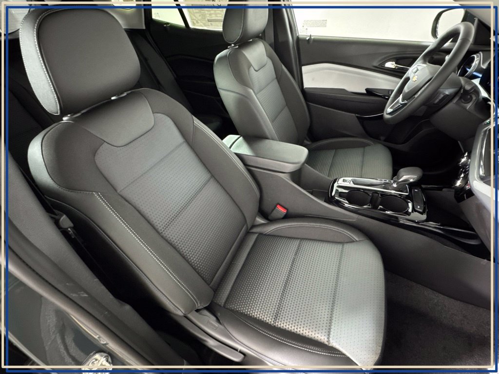 New 2026 Chevrolet Trax LT w/ LT Convenience Package FWD image 31