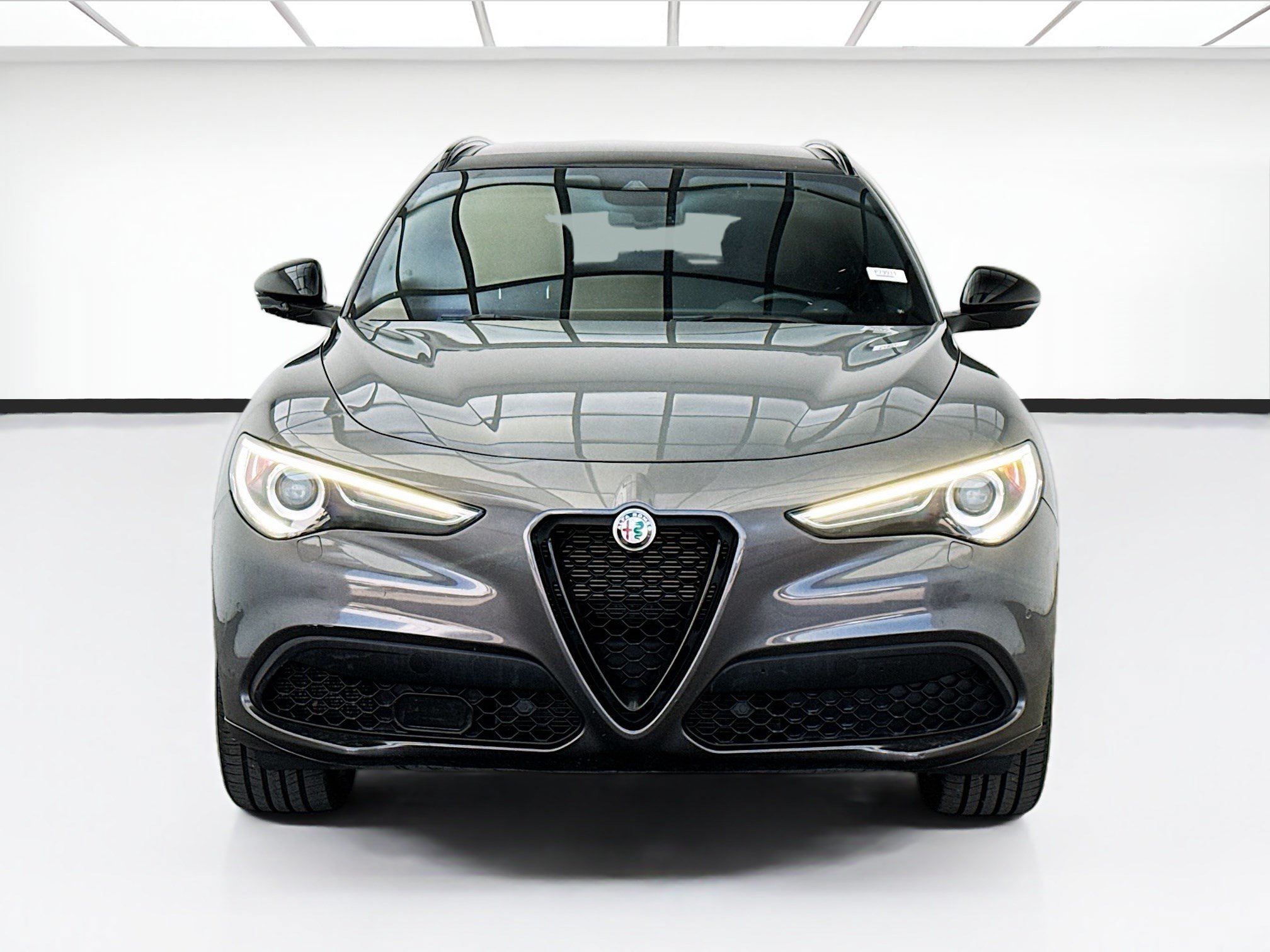 Used 2022 Alfa Romeo Stelvio Veloce AWD/4WD image 2