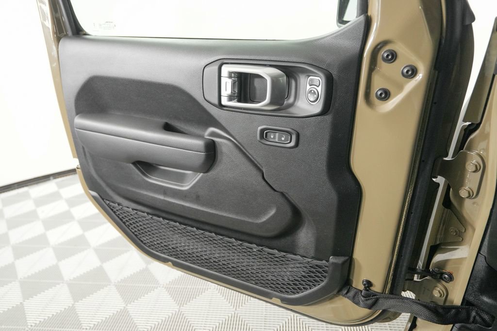 Used 2025 Jeep Gladiator Mojave image 15