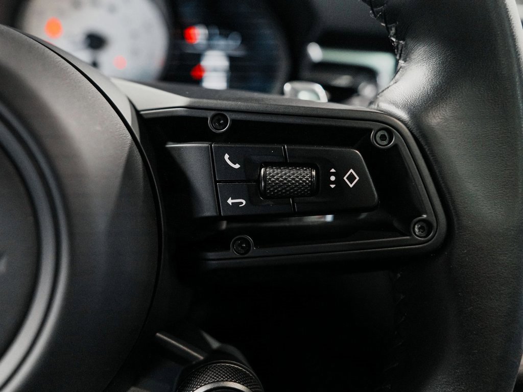 Used 2023 Porsche Macan image 25