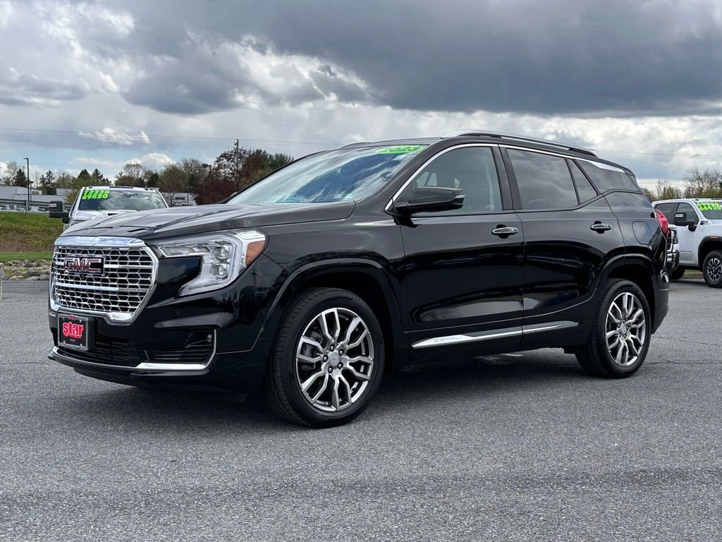 Used 2023 GMC Terrain Denali w/ Denali Premium Package AWD/4WD image 2