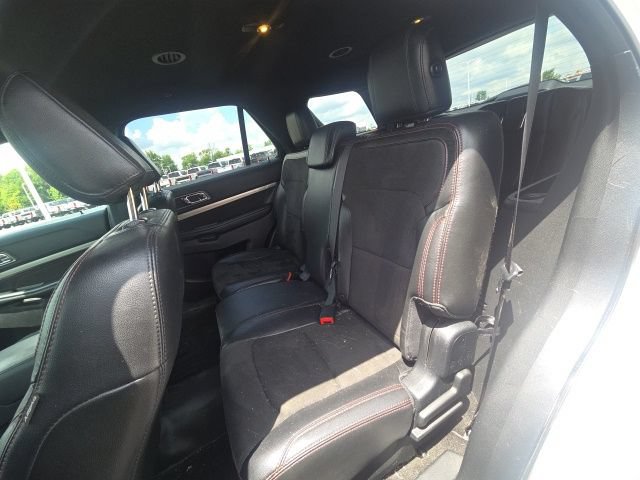 Used 2018 Ford Explorer XLT w/ Equipment Group 202A AWD/4WD image 18