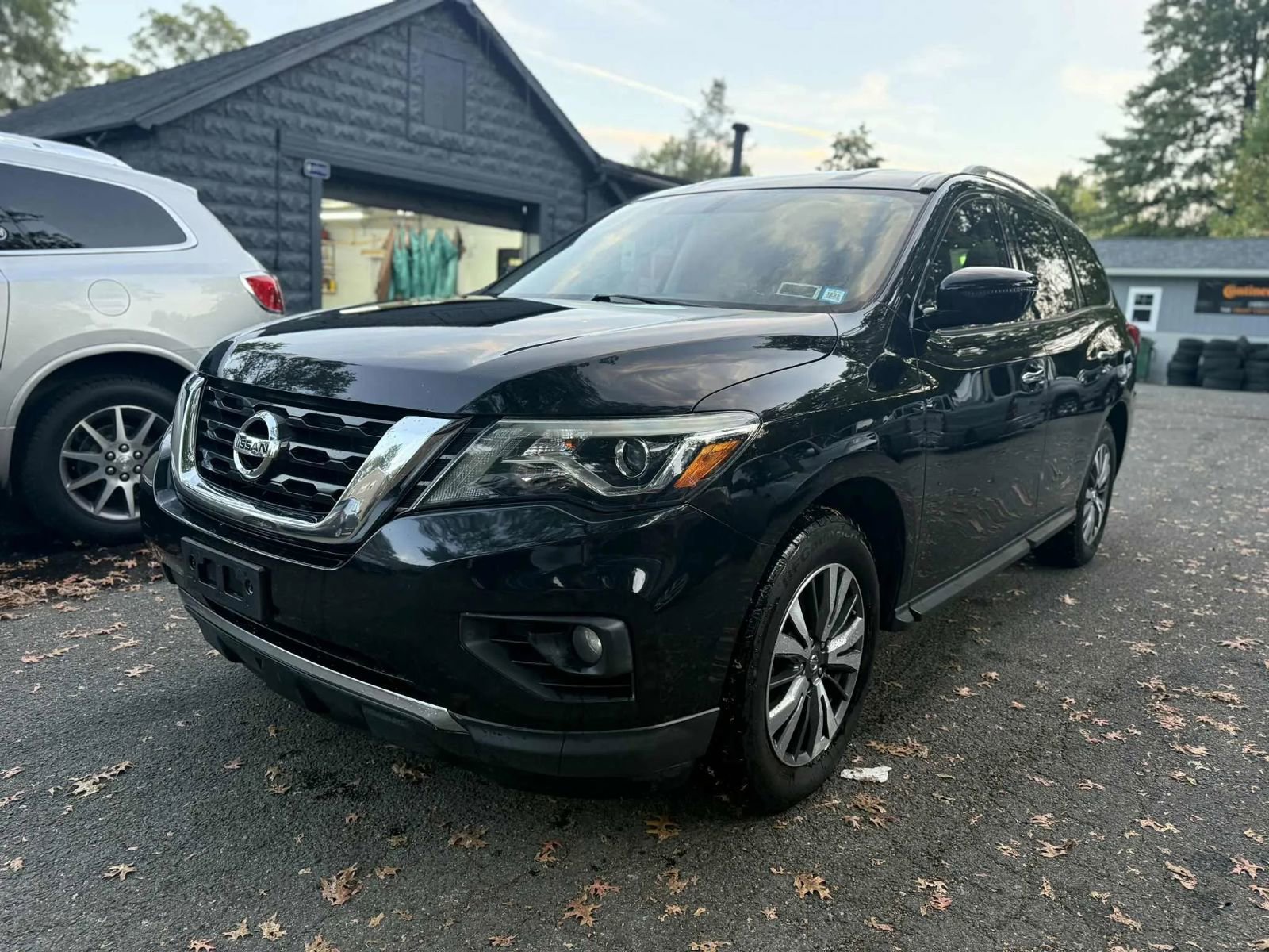 Used 2017 Nissan Pathfinder SV
