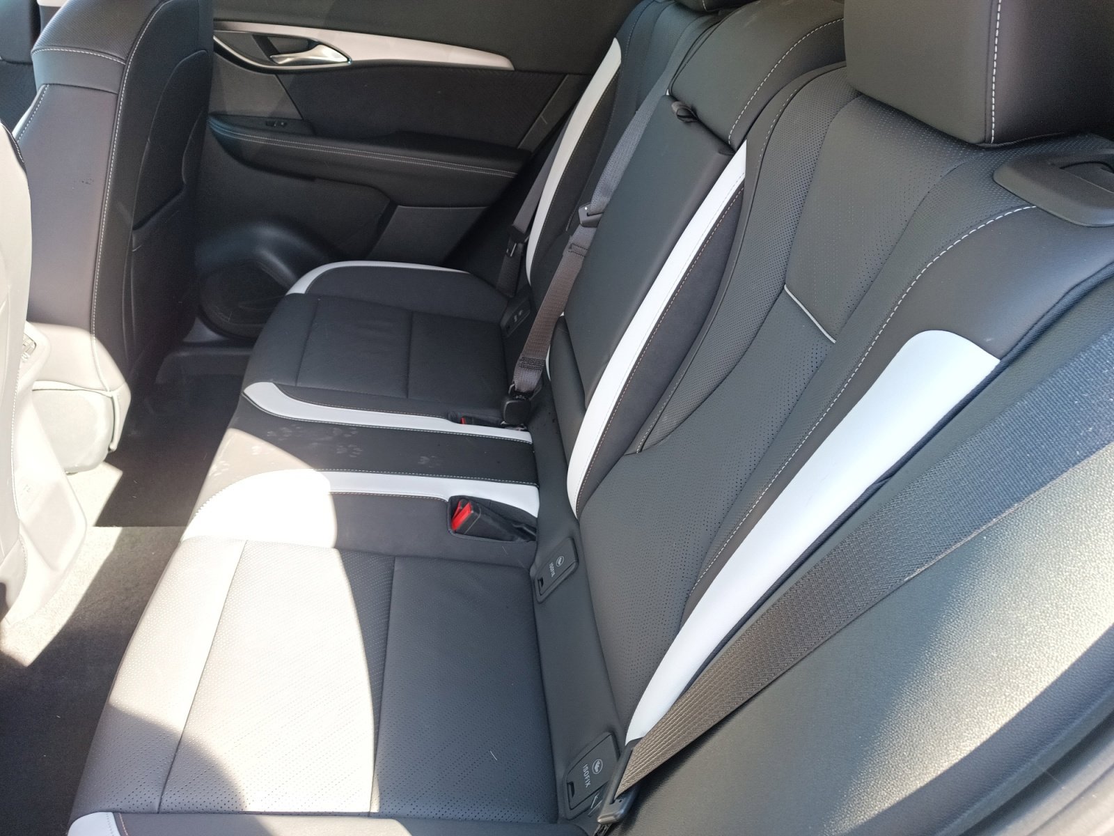 Used 2025 Buick Envision Sport Touring image 19