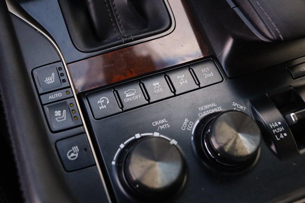 Used 2019 Lexus LX 570 4WD w/ Luxury Package image 25