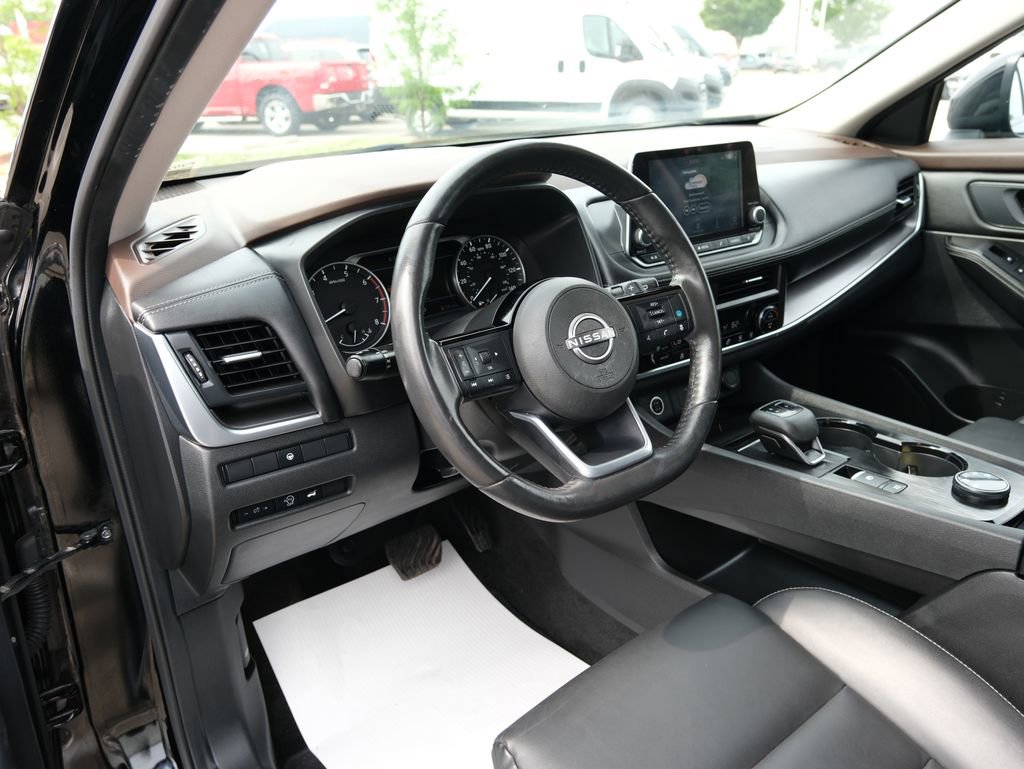 Used 2023 Nissan Rogue SV w/ SV Premium B Package AWD/4WD image 3