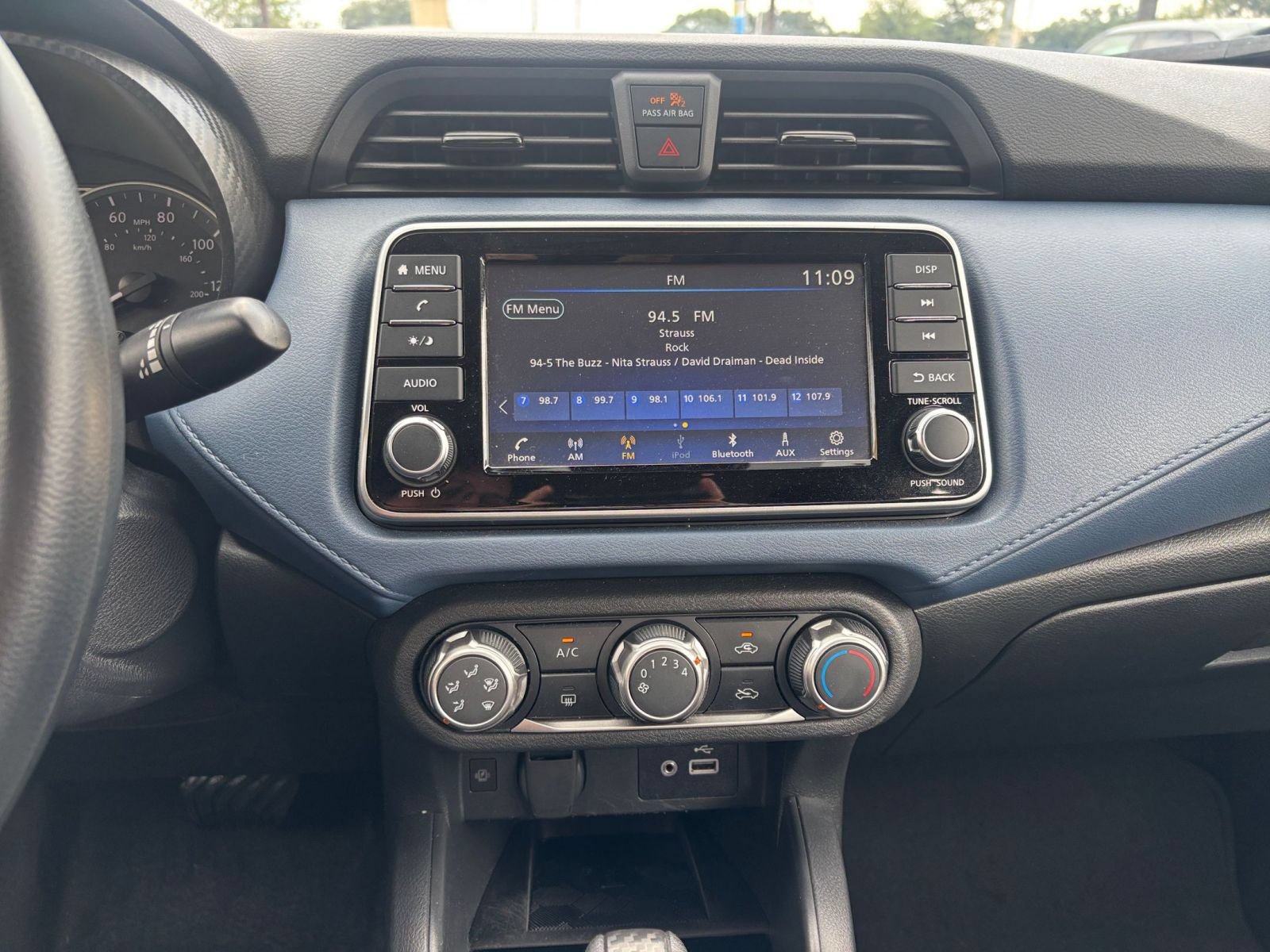 Used 2025 Nissan Versa SV FWD image 17