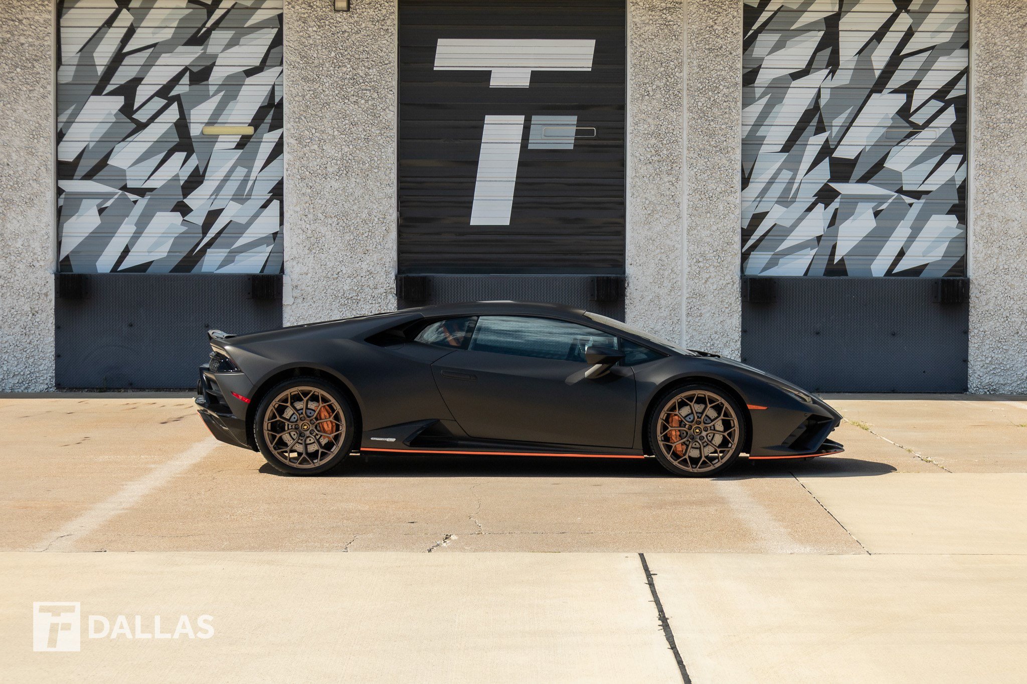 Used 2022 Lamborghini Huracan EVO RWD image 17