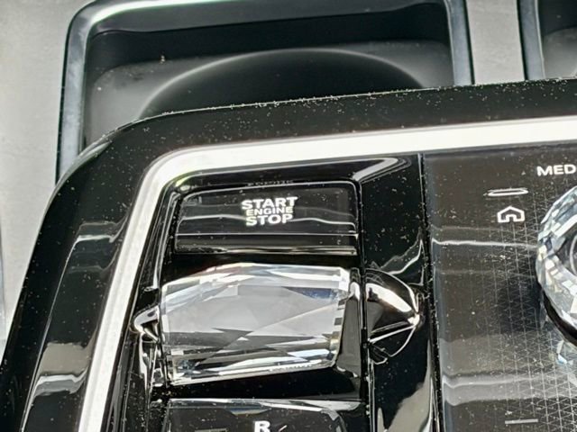 Used 2025 BMW 740i w/ Premium Package image 21