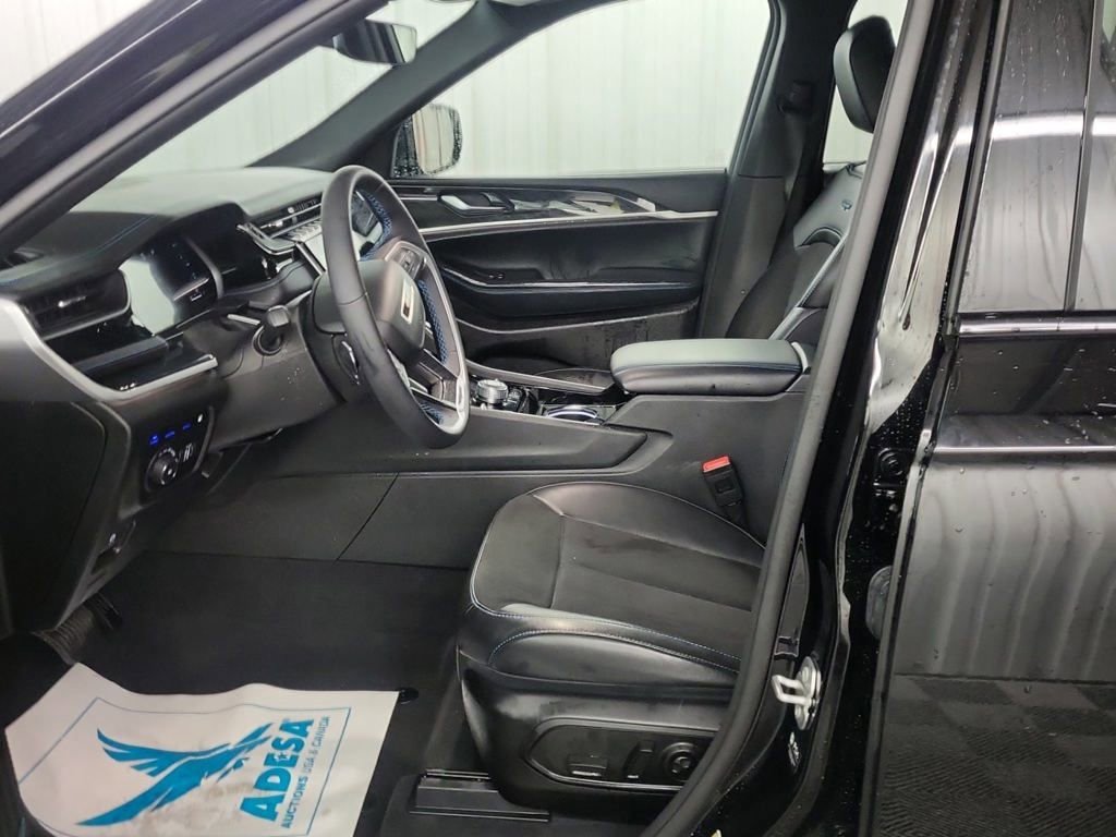 Used 2023 Jeep Grand Cherokee Trailhawk image 9