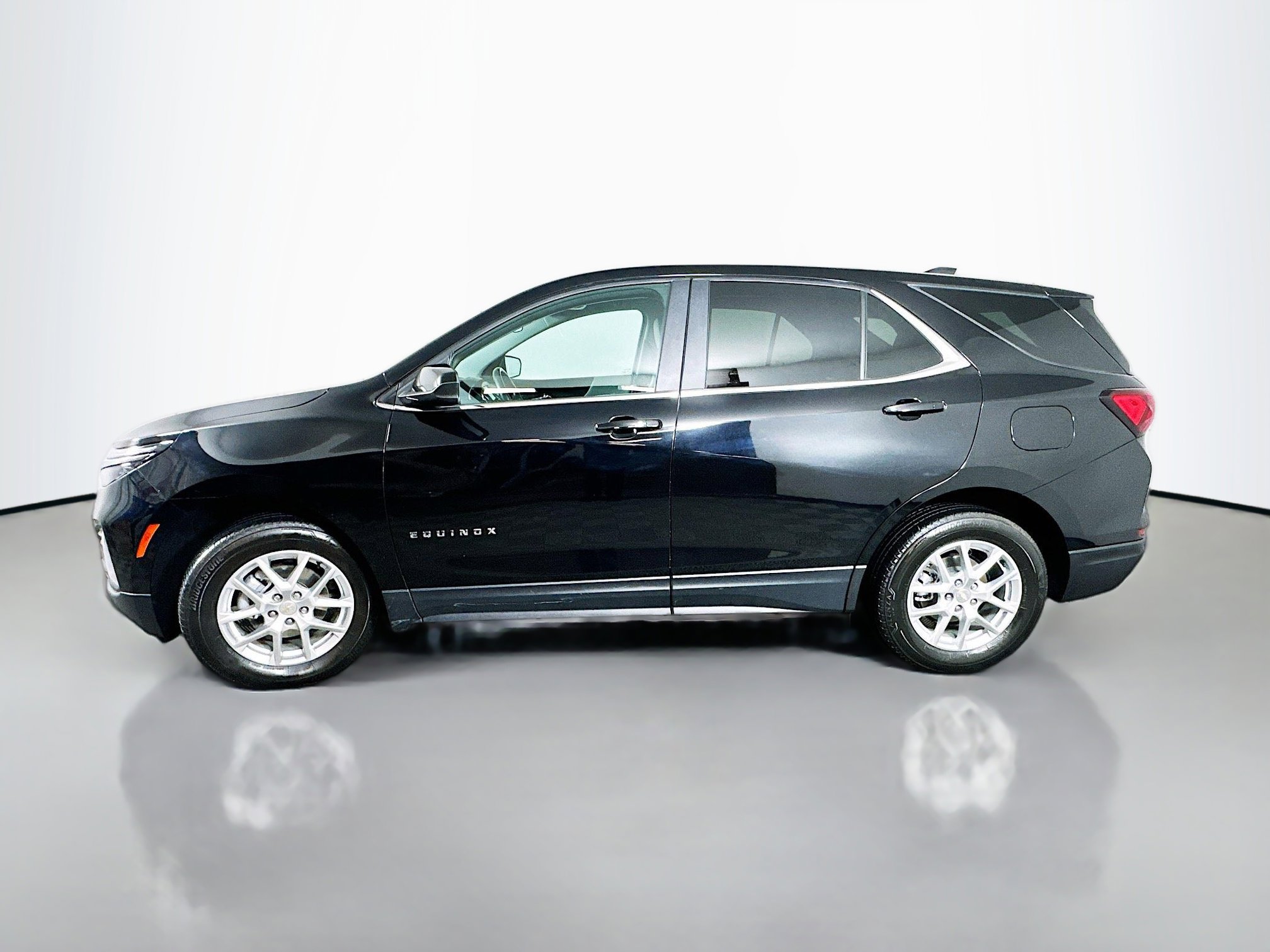 Used 2022 Chevrolet Equinox LT w/ Driver Convenience Package image 4