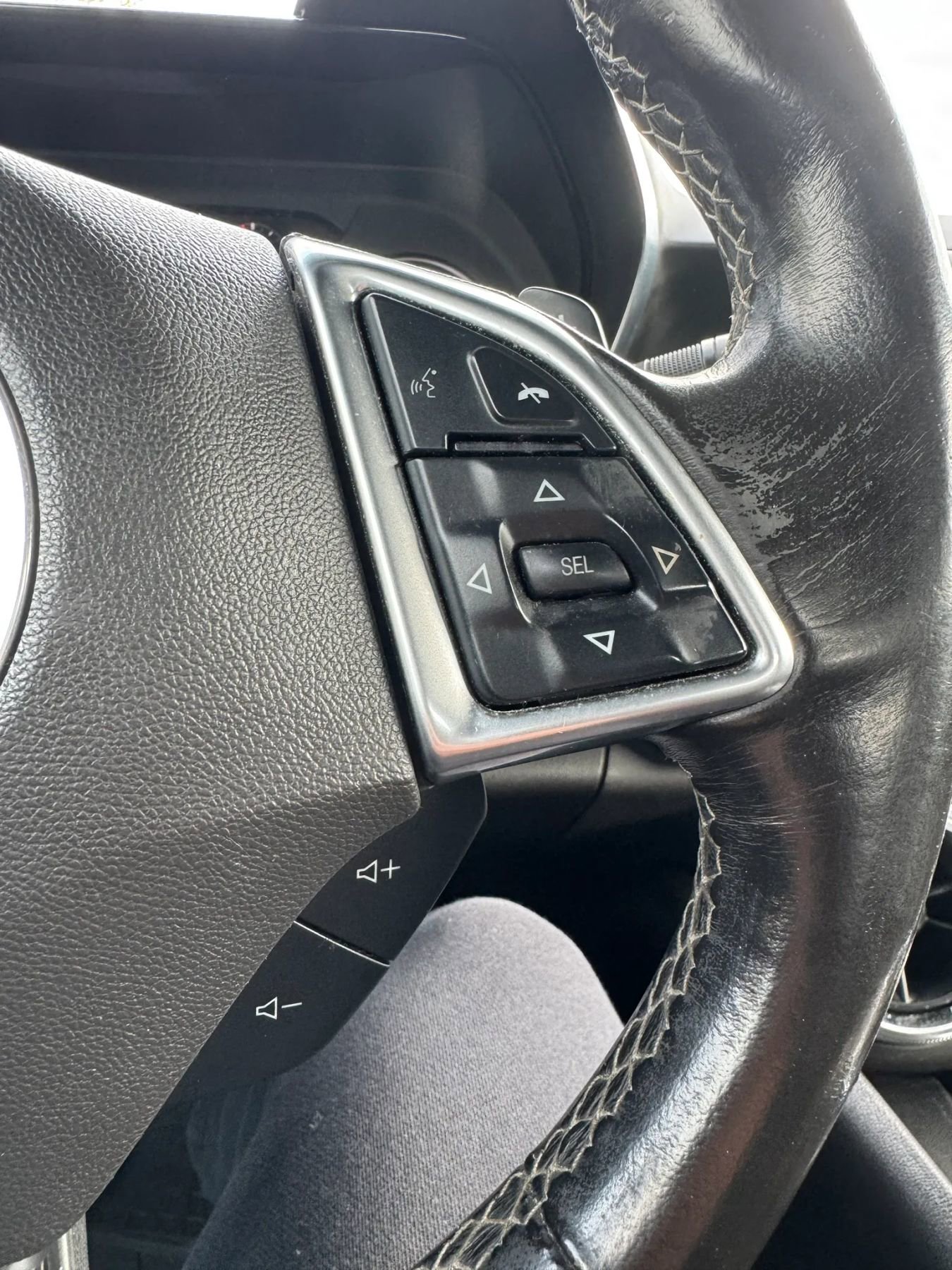 Used 2020 Chevrolet Camaro LT RWD image 13