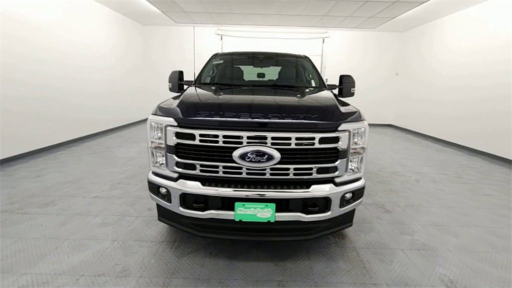 New 2025 Ford F250 XLT w/ FX4 Off-Road Package image 3