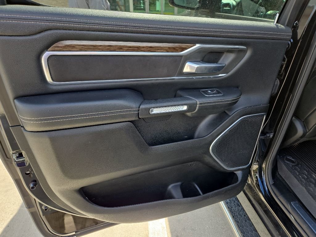 Used 2019 RAM 1500 Laramie AWD/4WD image 10