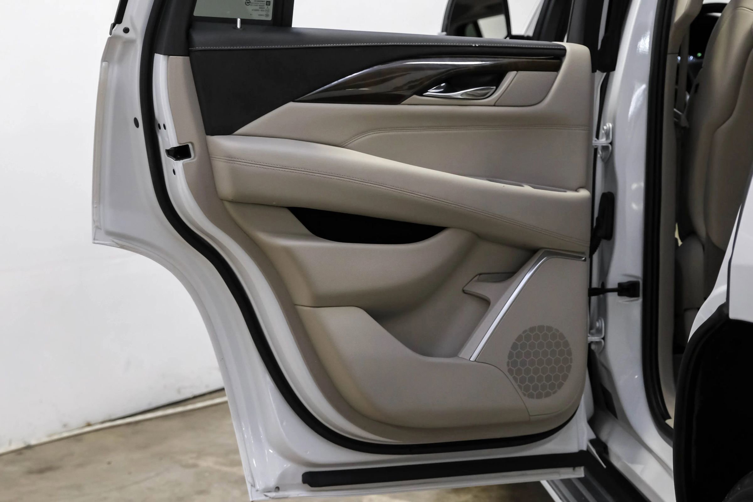 Used 2020 Cadillac Escalade Luxury RWD image 36