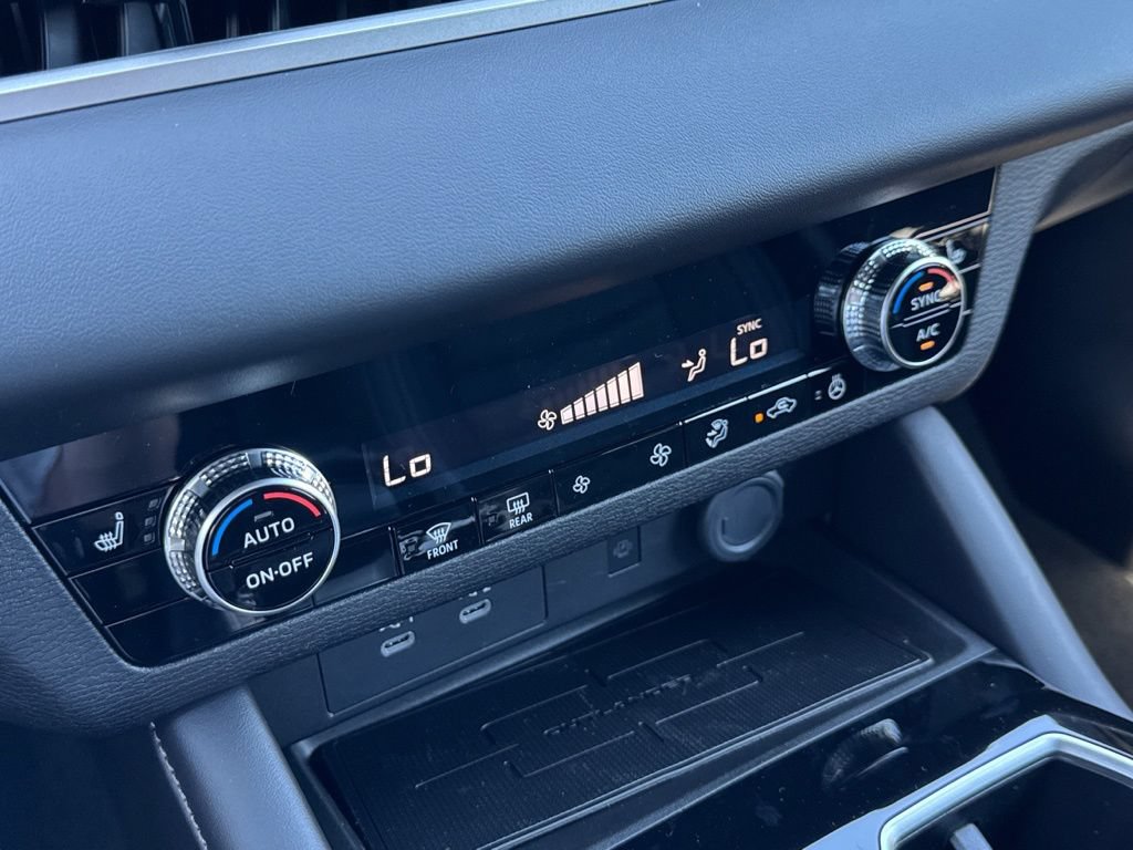 New 2026 Mitsubishi Outlander LE FWD image 11
