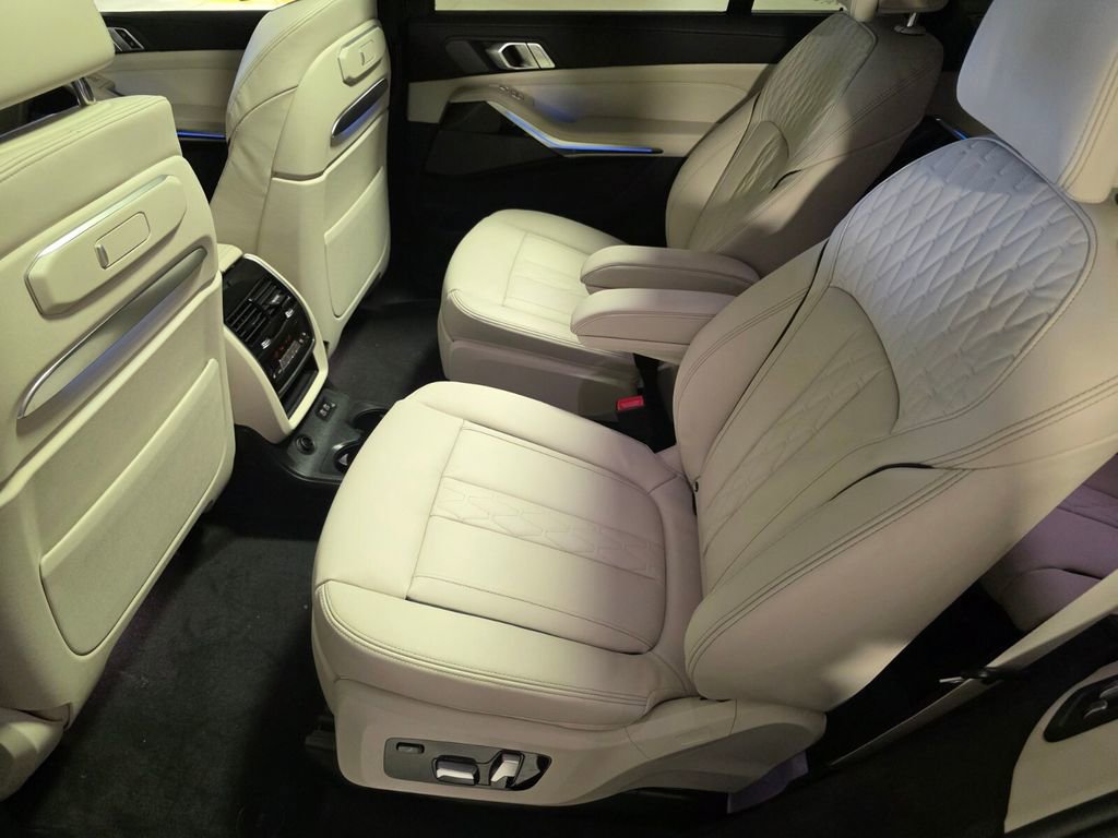 New 2026 BMW ALPINA XB7 AWD/4WD image 12