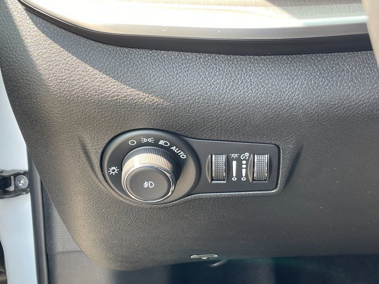 Used 2024 Jeep Compass Limited image 30