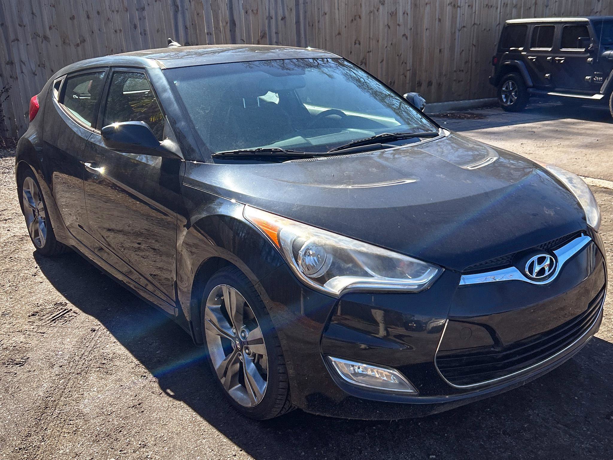 Used 2014 Hyundai Veloster w/ Technology Package 03 image 15