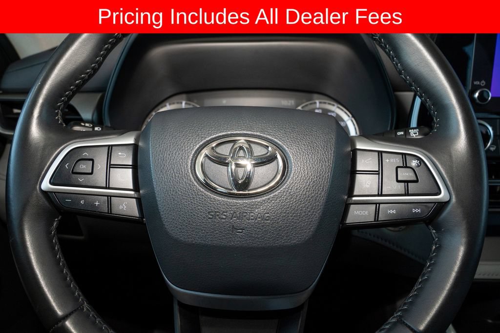 Used 2023 Toyota Highlander LE FWD image 19