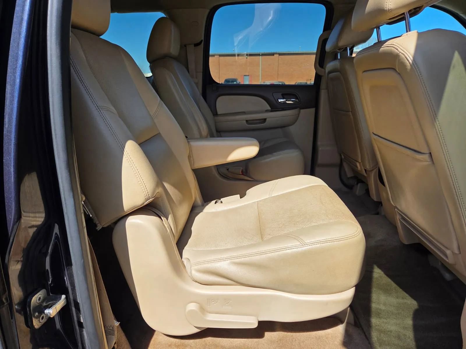 Used 2013 Chevrolet Suburban LTZ AWD/4WD image 18