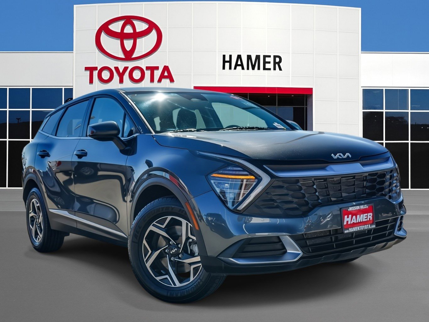 Used 2024 Kia Sportage LX image 1