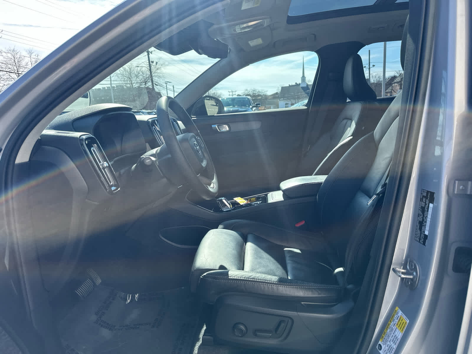 Used 2023 Volvo XC40 B5 Plus w/ Climate Package image 17