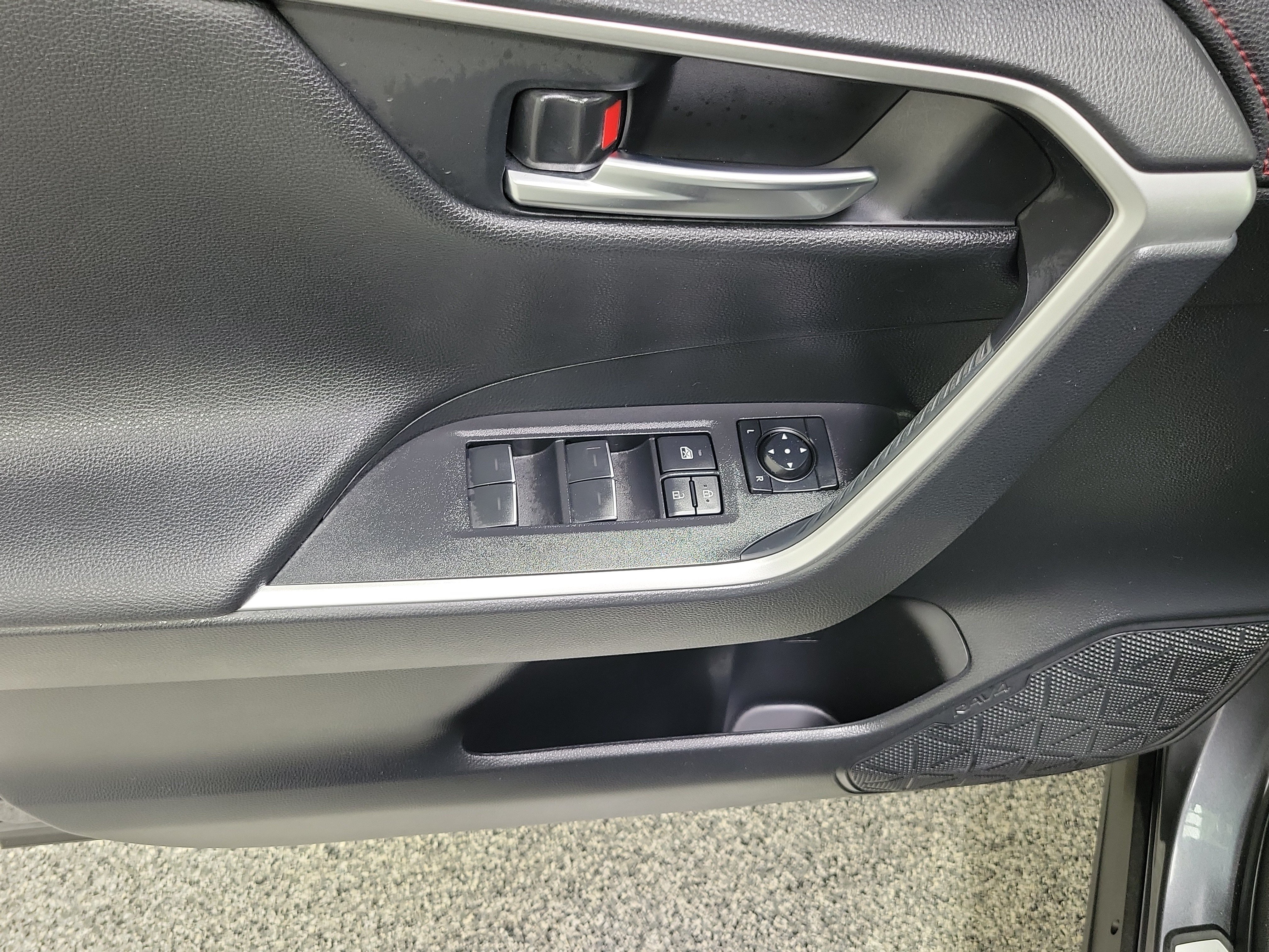 Used 2023 Toyota RAV4 XSE w/ Weather Package AWD/4WD image 18