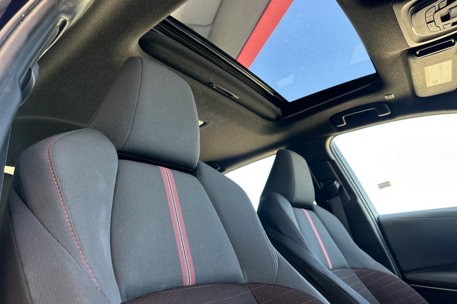 Certified 2025 Toyota Corolla SE w/ SE Premium Package image 15