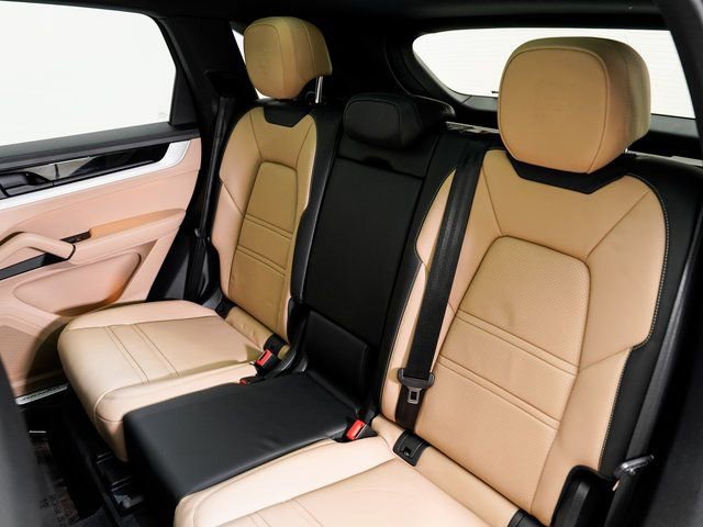 Certified 2025 Porsche Cayenne image 25