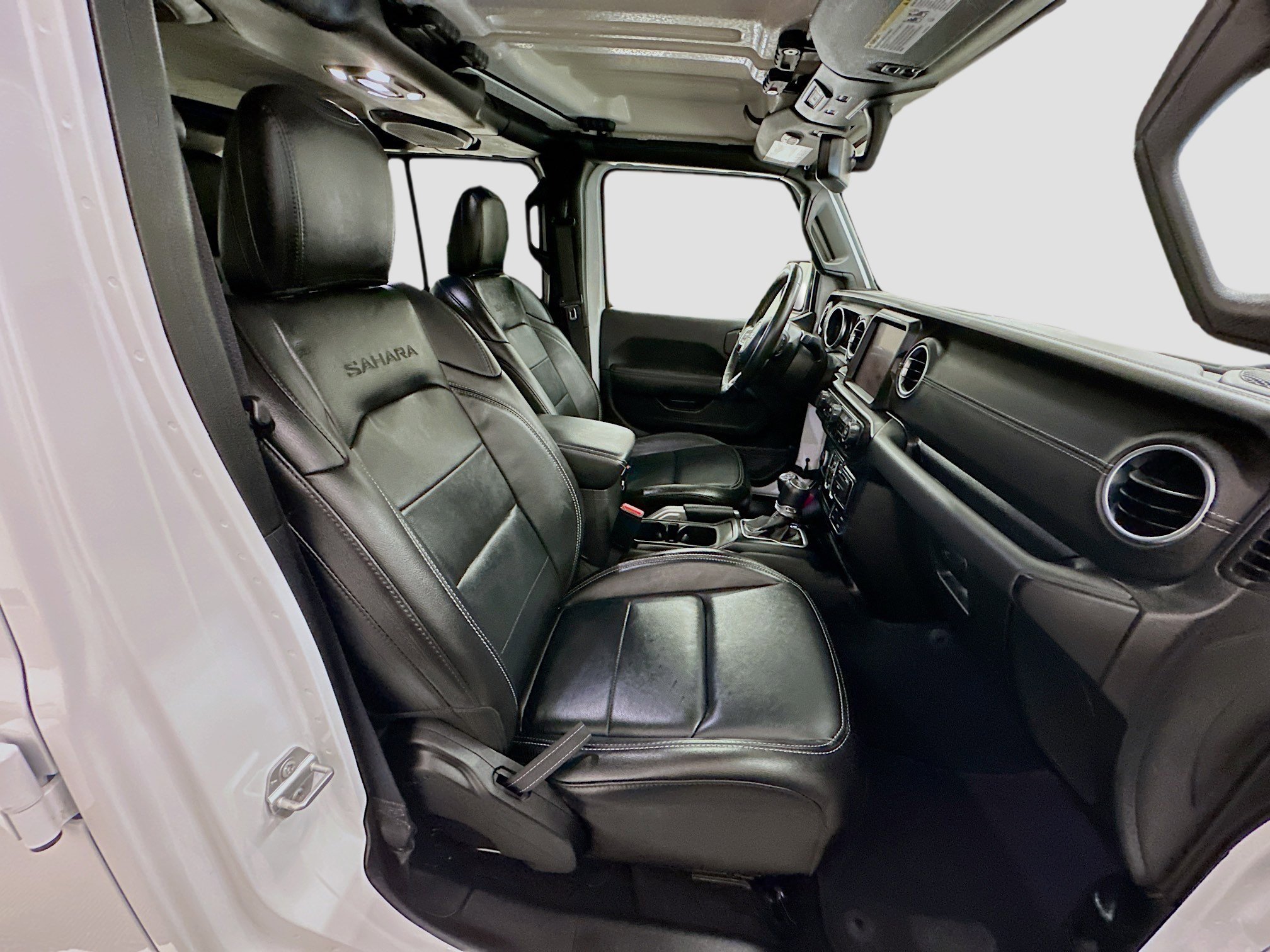 Used 2021 Jeep Wrangler Sahara w/ Cold Weather Group image 33