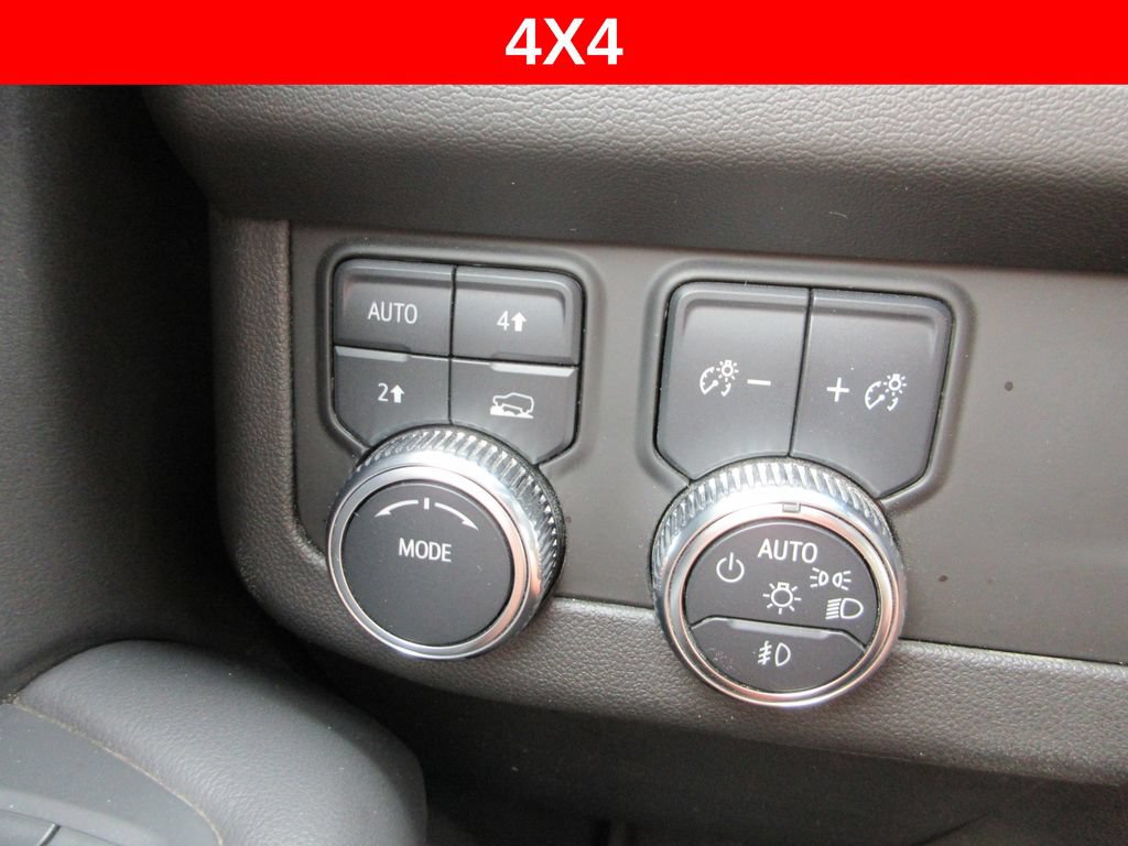 Certified 2023 GMC Yukon XL SLT AWD/4WD image 32