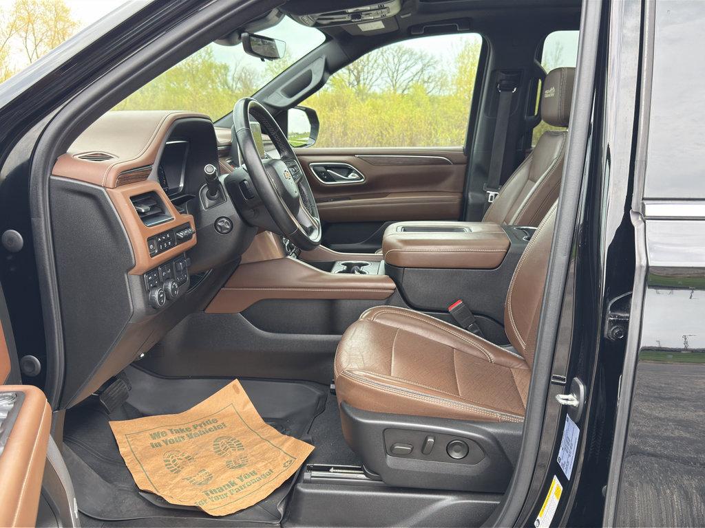 Used 2023 Chevrolet Suburban High Country AWD/4WD image 16