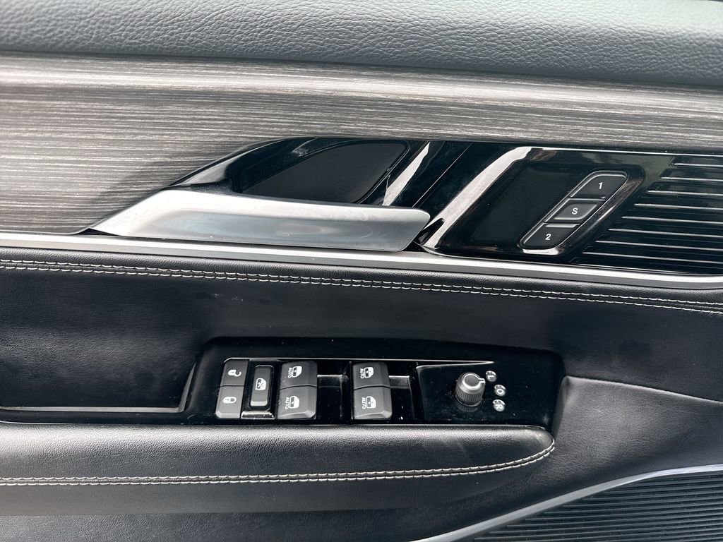 Used 2024 Jeep Wagoneer L Series III w/ Flexible Seating Group image 24