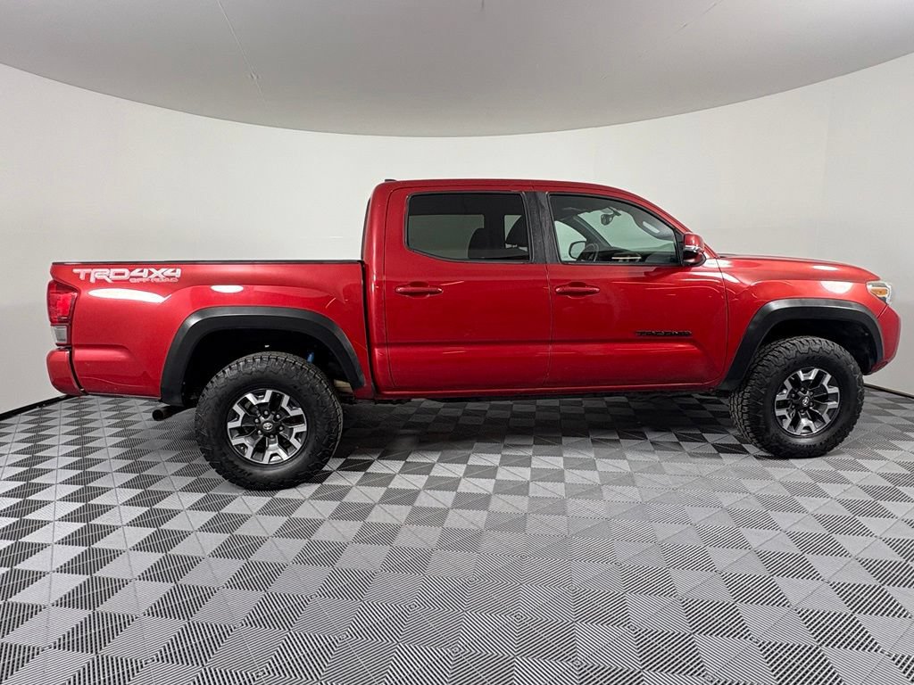 Used 2017 Toyota Tacoma TRD Off-Road w/ Premium & Technology Package AWD/4WD image 7