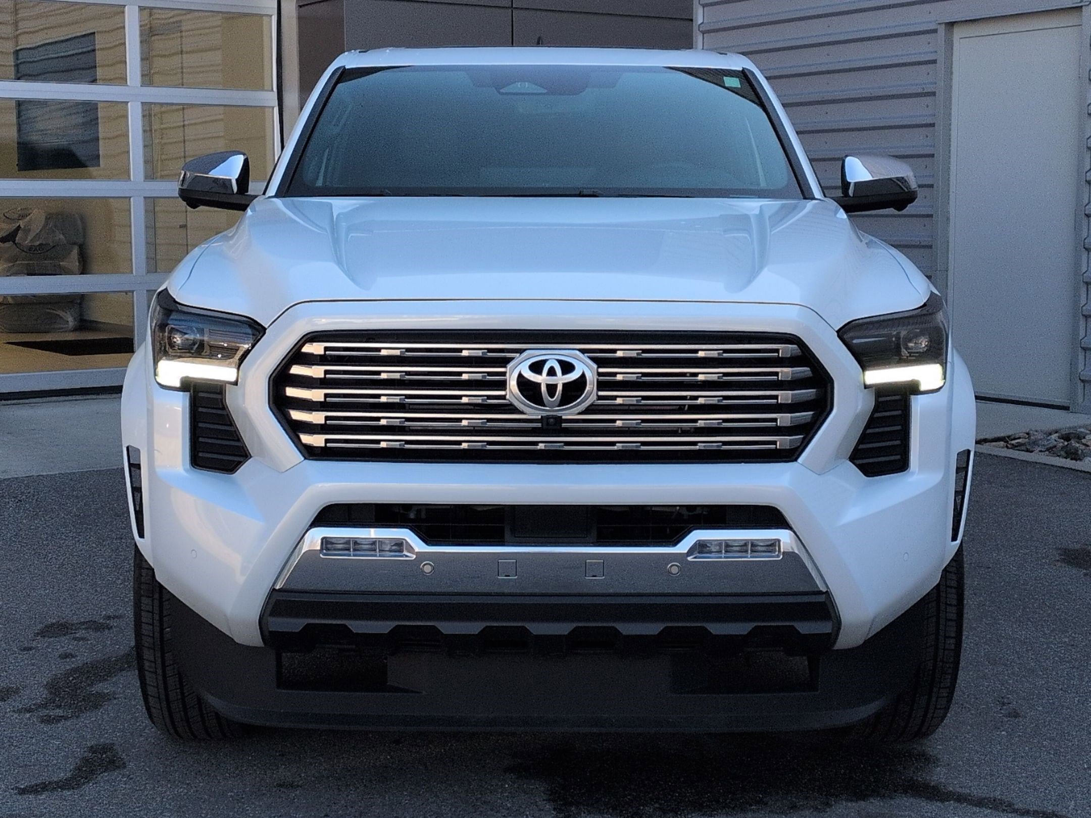 Used 2024 Toyota Tacoma Limited AWD/4WD image 2