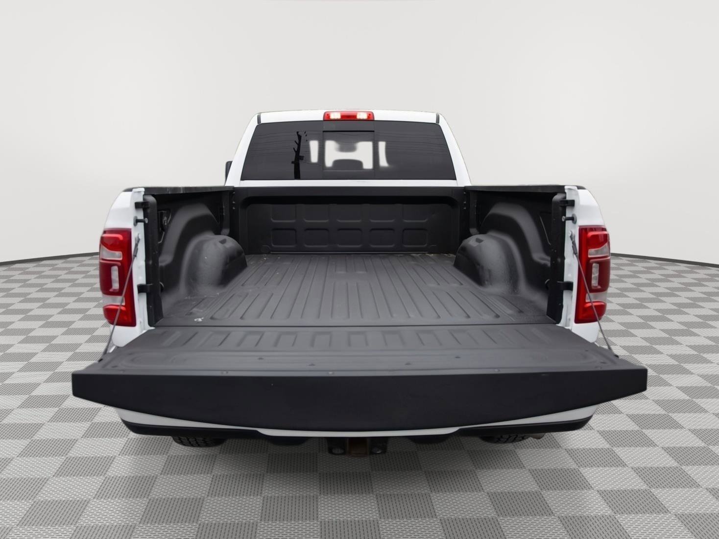 Used 2024 RAM 2500 Laramie AWD/4WD image 7