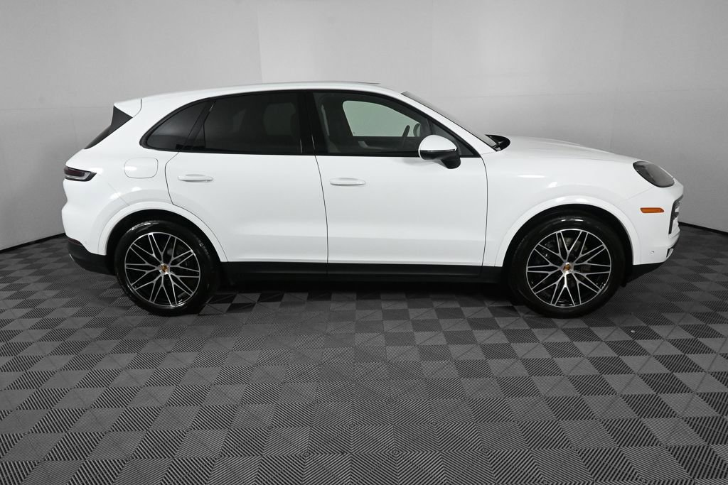 Used 2025 Porsche Cayenne AWD/4WD image 23