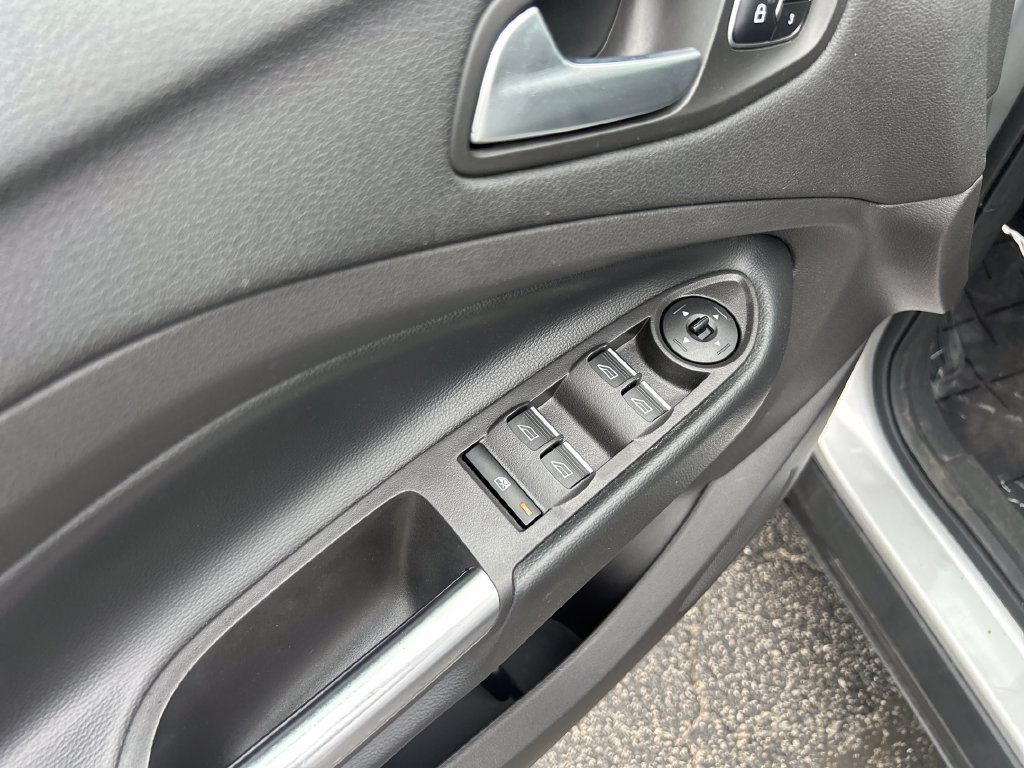 Used 2019 Ford Escape Titanium AWD/4WD image 14
