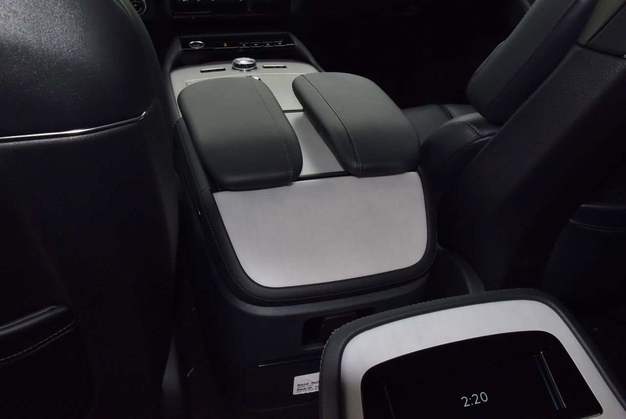 New 2026 Lincoln Navigator Reserve AWD/4WD image 19