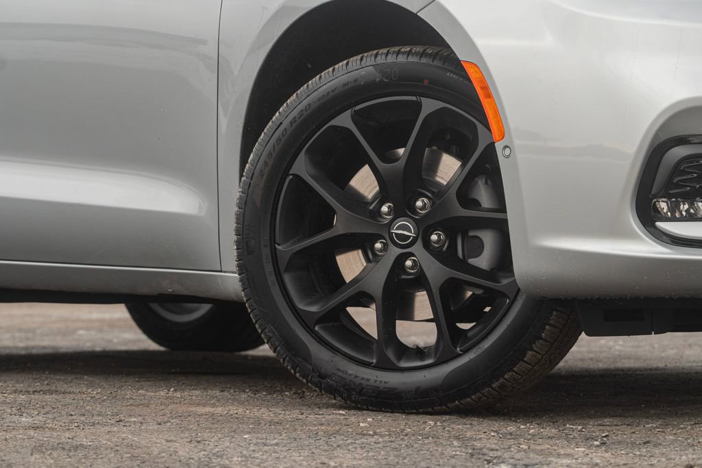 New 2026 Chrysler Pacifica Limited w/ S Appearance Package image 13