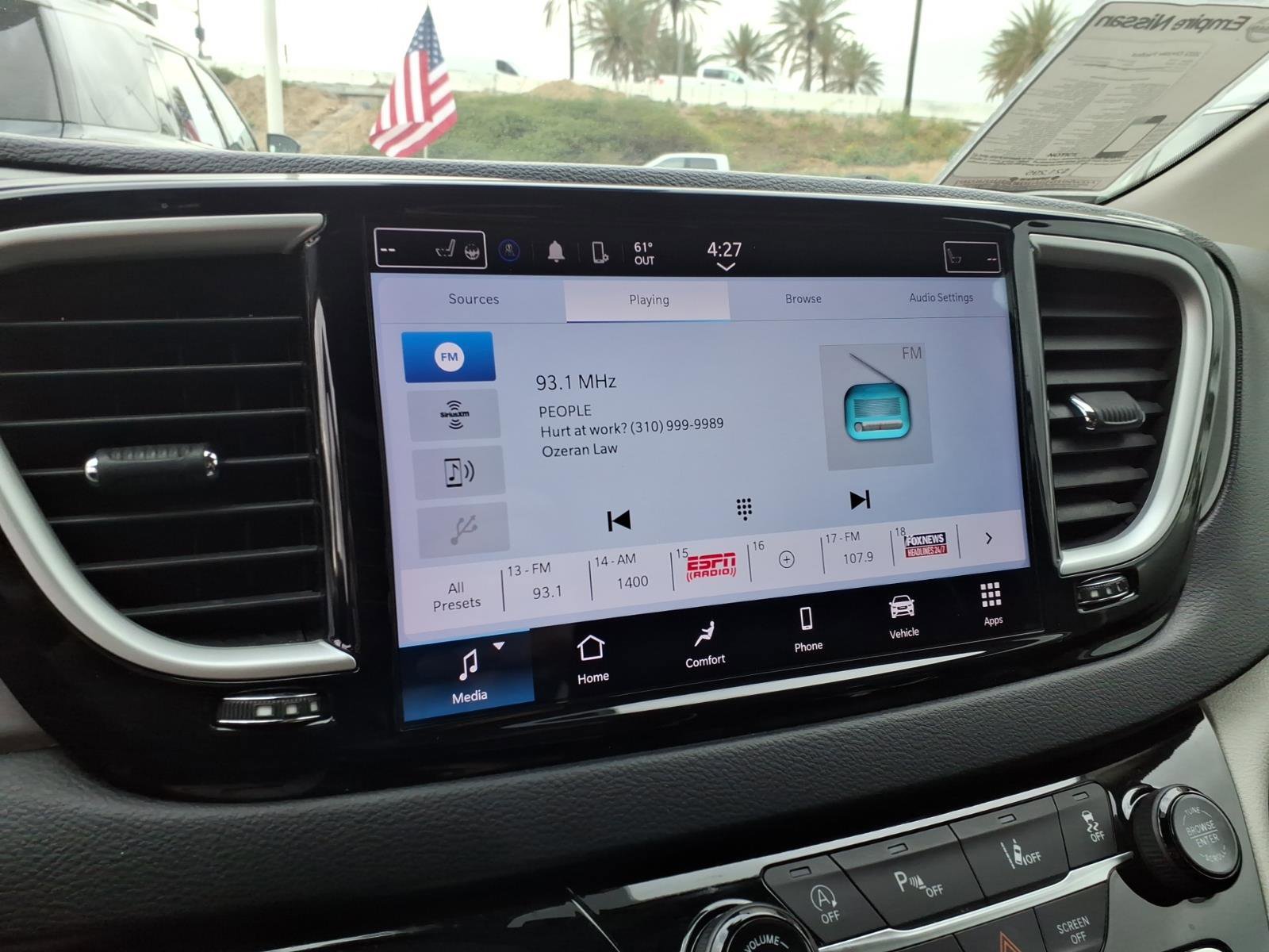 Used 2022 Chrysler Pacifica Touring-L image 21