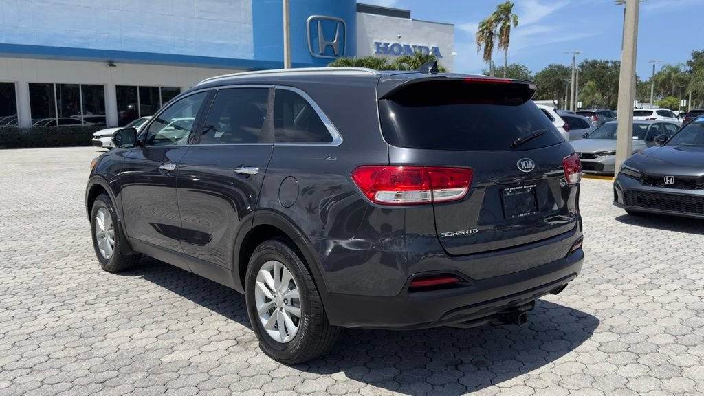 Used 2018 Kia Sorento FWD image 4