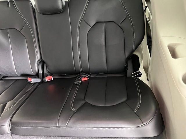 Used 2023 Chrysler Pacifica Touring-L image 27