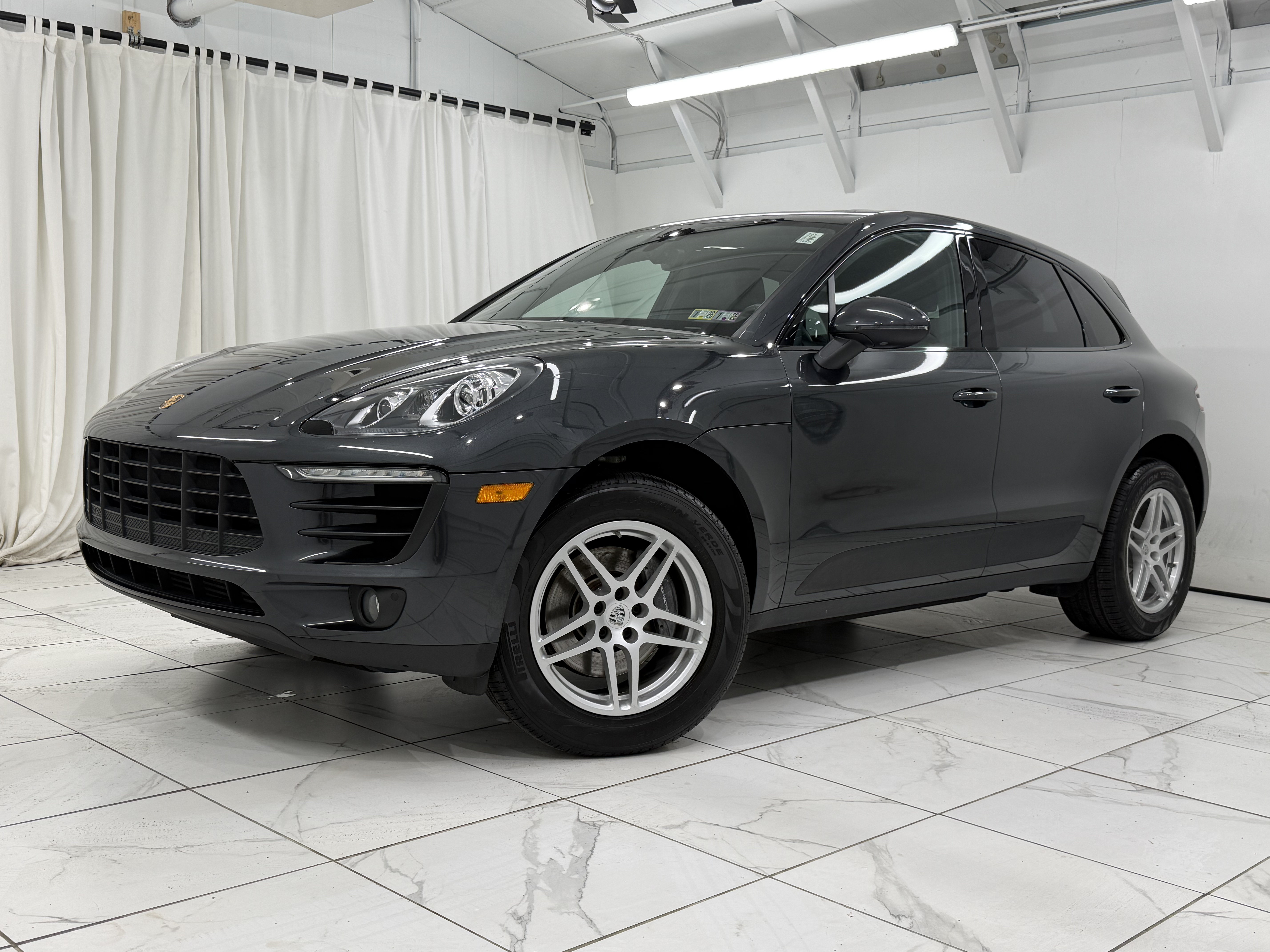 Certified 2018 Porsche Macan AWD/4WD image 6