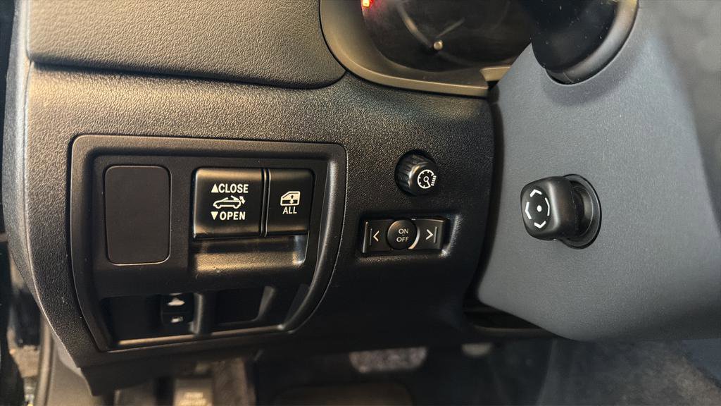 Used 2011 Lexus IS 250C w/ Luxury Pkg image 26