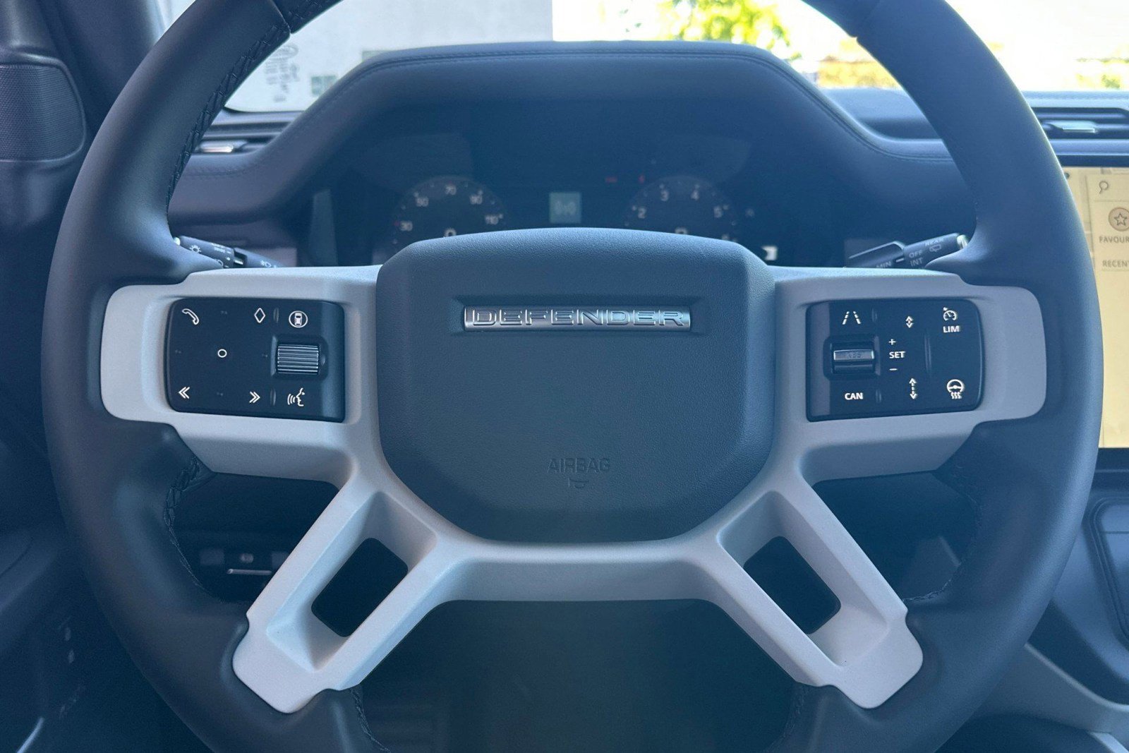 New 2026 Land Rover Defender 130 X-Dynamic SE image 15