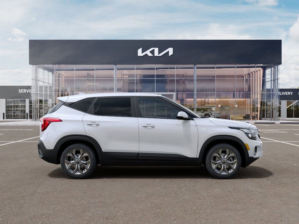 New 2026 Kia Seltos LX FWD image 8