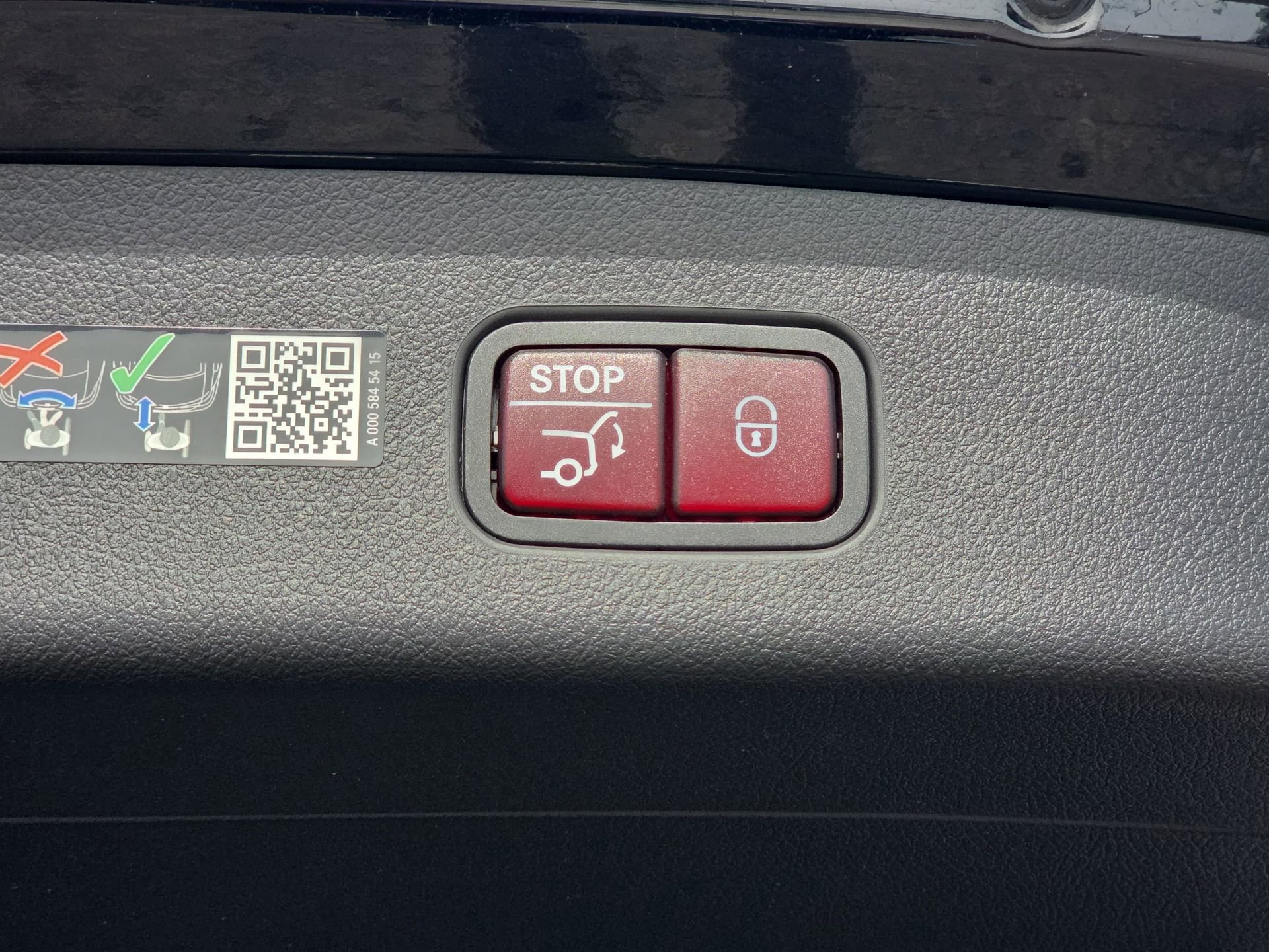 Used 2025 Mercedes-Benz GLC 300 4MATIC image 13