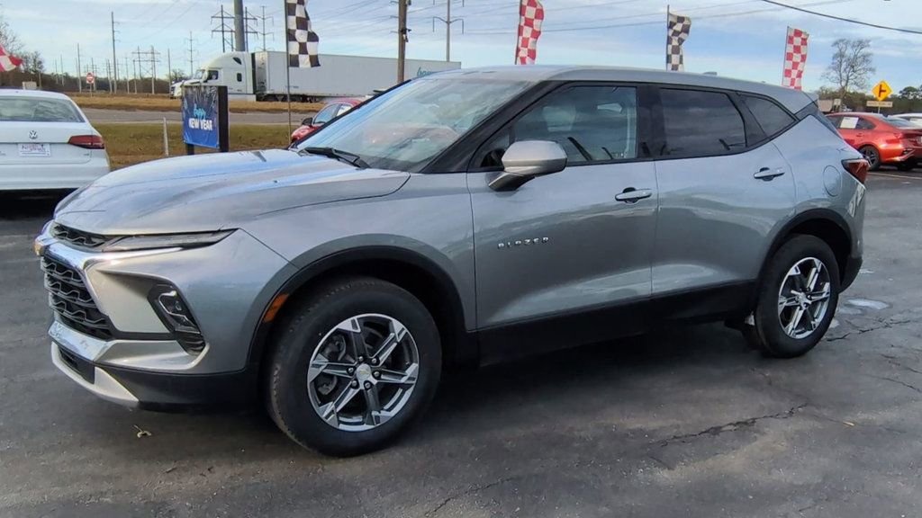 Used 2023 Chevrolet Blazer LT image 4